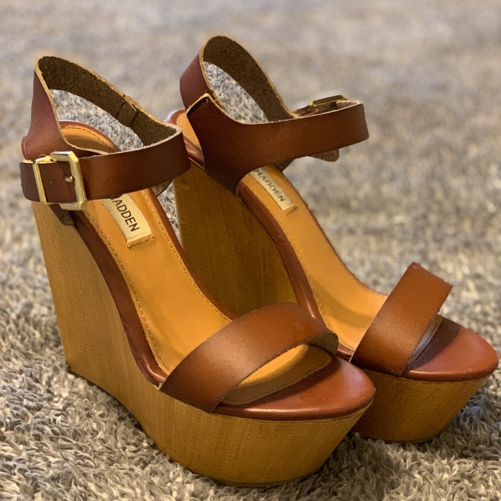 Steve Madden Cognac Wedge Size 6
